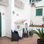 Otel Antica Repubblica In The Historical Center 2 Minutes Away,at 100mt, From The Sea