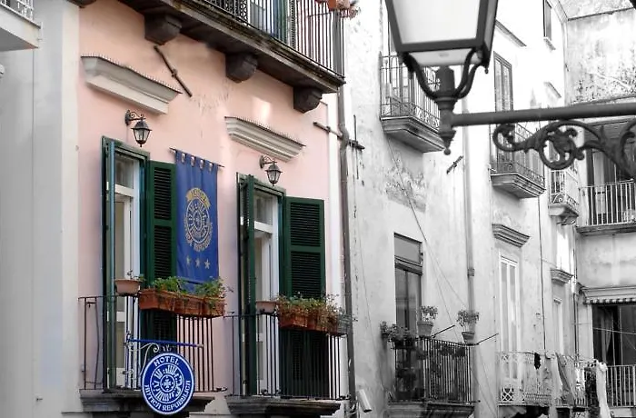 Hotel Antica Repubblica In The Historical Center 2 Minutes Away,At 100Mt, From The Sea Готель