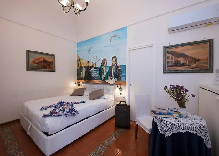 Готель Hotel Antica Repubblica In The Historical Center 2 Minutes Away,At 100Mt, From The Sea 3*