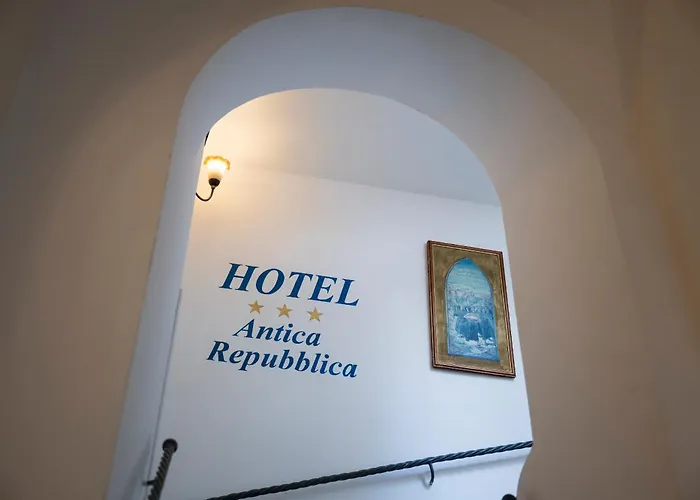 Hotel Antica Repubblica In The Historical Center 2 Minutes Away,At 100Mt, From The Sea Амальфі