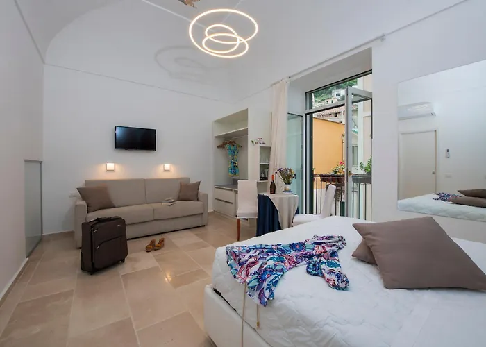 Hotel Antica Repubblica In The Historical Center 2 Minutes Away,At 100Mt, From The Sea