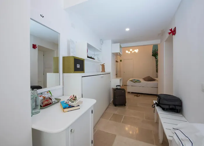 Готель Hotel Antica Repubblica In The Historical Center 2 Minutes Away,At 100Mt, From The Sea 3*