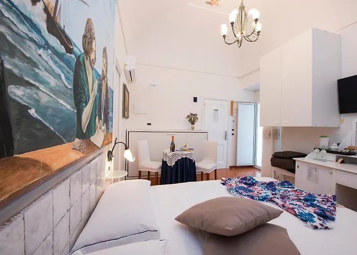 Hotel Antica Repubblica In The Historical Center 2 Minutes Away,At 100Mt, From The Sea 3*