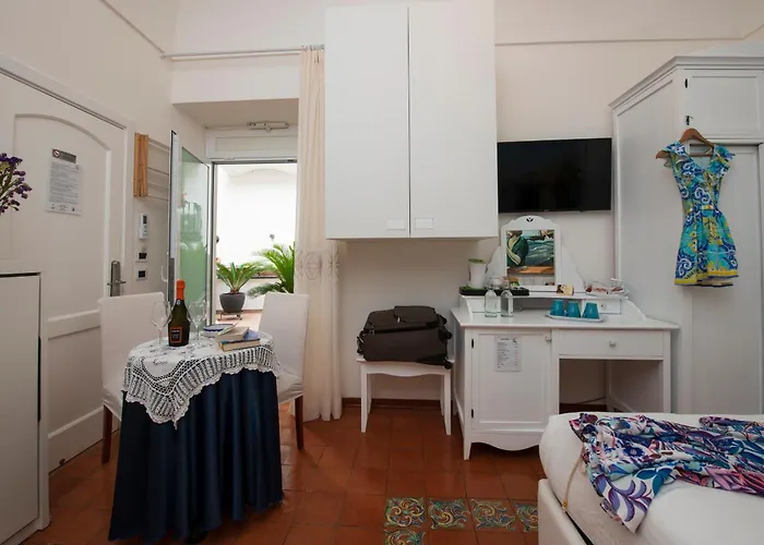 Готель Hotel Antica Repubblica In The Historical Center 2 Minutes Away,At 100Mt, From The Sea 3*