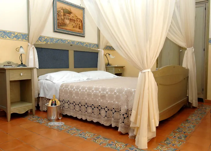 Готель Hotel Antica Repubblica In The Historical Center 2 Minutes Away,At 100Mt, From The Sea