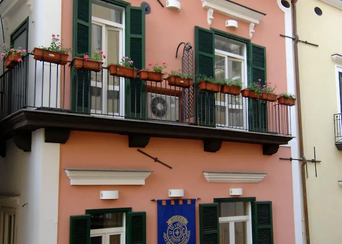 Готель Hotel Antica Repubblica In The Historical Center 2 Minutes Away,At 100Mt, From The Sea Амальфі