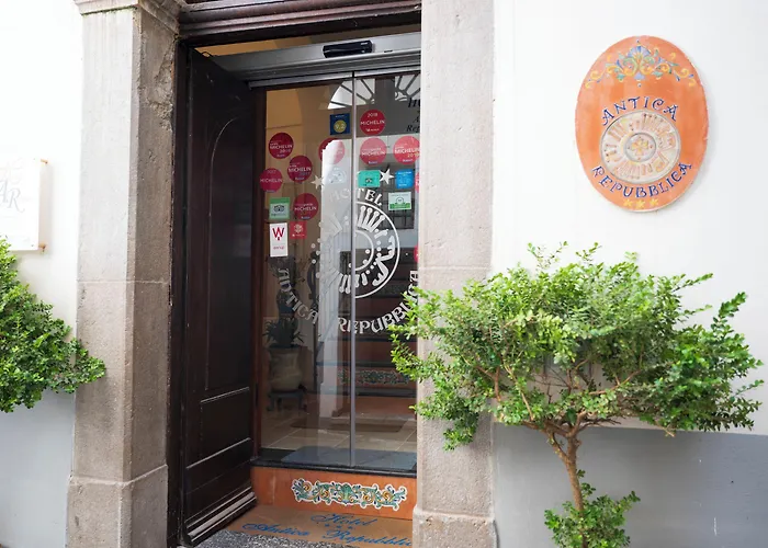 Hotel Antica Repubblica In The Historical Center 2 Minutes Away,At 100Mt, From The Sea 3*