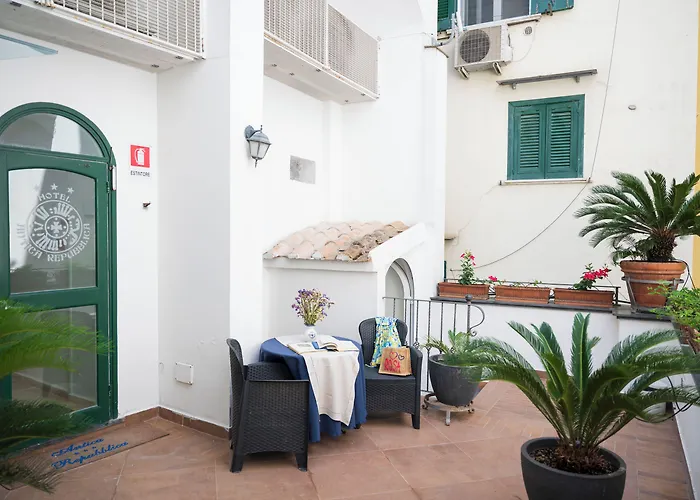 Готель Hotel Antica Repubblica In The Historical Center 2 Minutes Away,At 100Mt, From The Sea