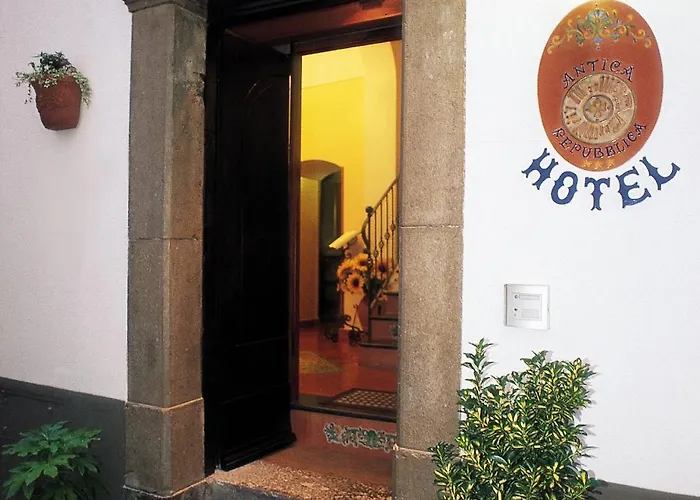 Готель Hotel Antica Repubblica In The Historical Center 2 Minutes Away,At 100Mt, From The Sea