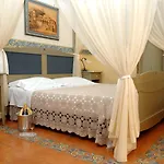 Hotel Antica Repubblica In The Historical Center 2 Minutes Away,at 100mt, From The Sea