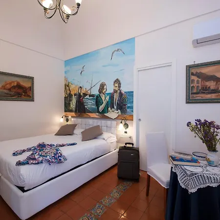 Готель Antica Repubblica In Center At 100mt From The Sea 3*