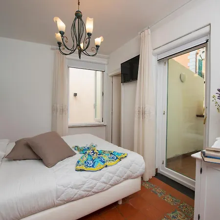 Hotel Antica Repubblica In The Historical Center 2 Minutes Away,at 170mt, From The Sea