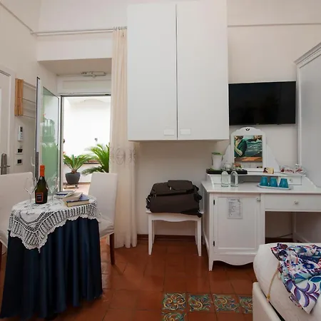 Готель Antica Repubblica In The Historical Center 2 Minutes Away,at 170mt, From The Sea 3*