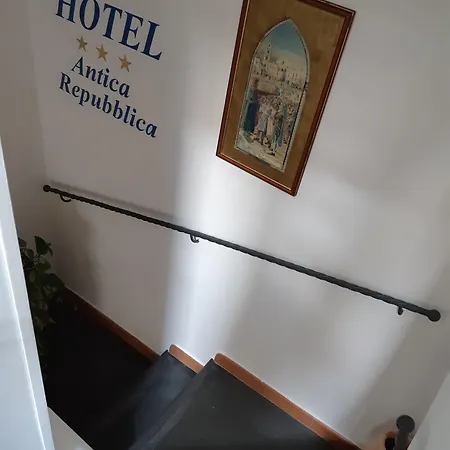 Готель Antica Repubblica In The Historical Center 2 Minutes Away,at 170mt, From The Sea 3*
