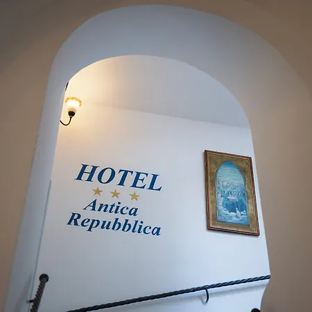 Antica Repubblica In The Historical Center 2 Minutes Away,at 170mt, From The Sea
