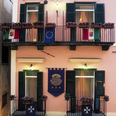 Antica Repubblica In The Historical Center 2 Minutes Away,at 170mt, From The Sea 3*