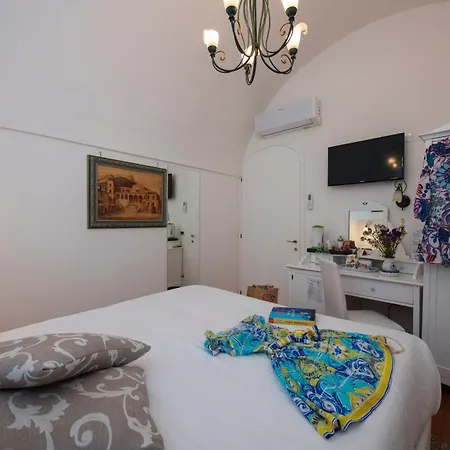 Готель Antica Repubblica In The Historical Center 2 Minutes Away,at 170mt, From The Sea