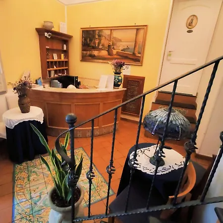 Готель Antica Repubblica In The Historical Center 2 Minutes Away,at 170mt, From The Sea 3*